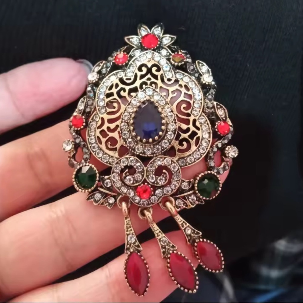 Vintage Baroque Queen Crystal Elegant Brooch